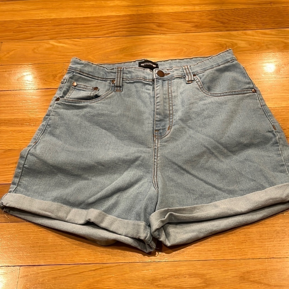Pretty little thing light blue jean shorts size 8 .